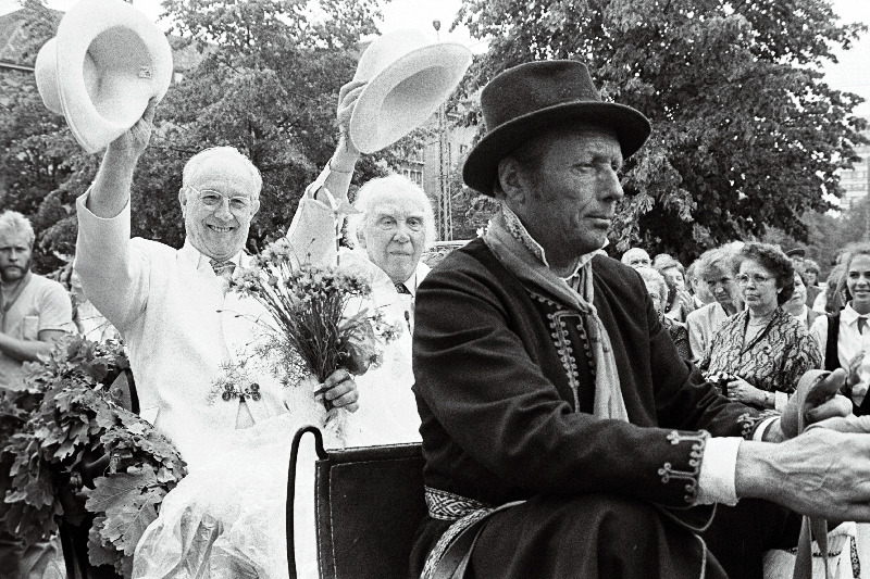 Laulupeotule liikumine Lasnamäe nõlvalt Raekoja platsile - Roman Toi ja Gustav Ernesaks.