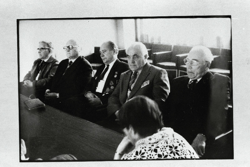 Suure Isamaasõja veteranid Jõgeva rajooni vabastamise 42. aastapäeva eel vastuvõtul EKP Jõgeva Rajoonikomitees.