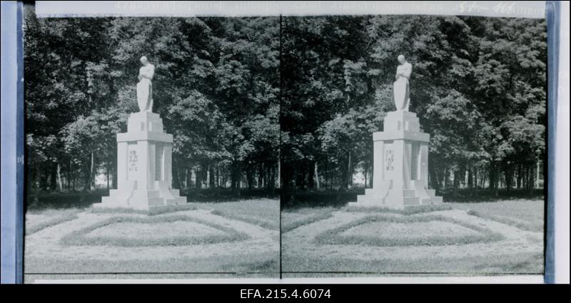 Vabadussõjas langenud sõdurite mälestussammas Põltsamaal.