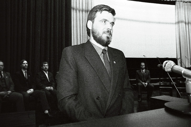 Kodukaitse aastapäeva pidu Sakala keskuses. Kõneleb Andrus Öövel.