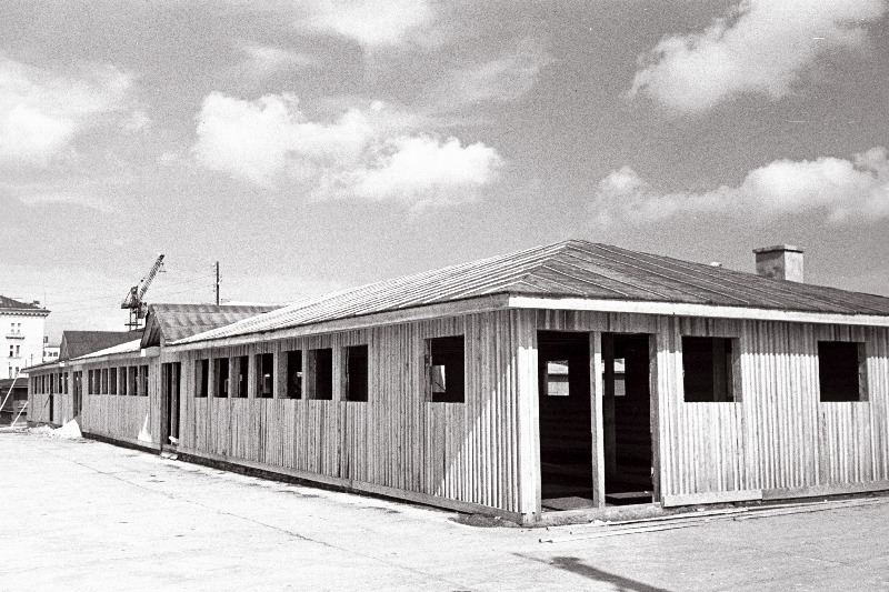 Müügipaviljoni ehitus Tallinna Kolhoosi keskturul.