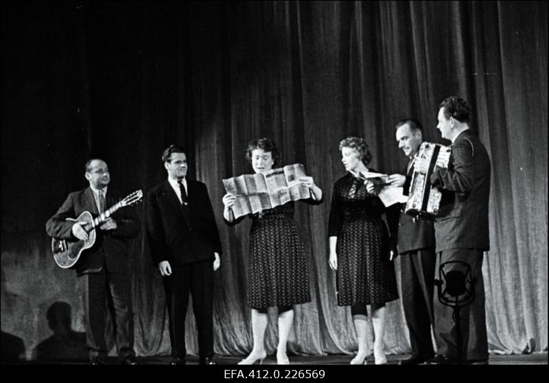 Agitbrigaadide vabariiklik ülevaatus.