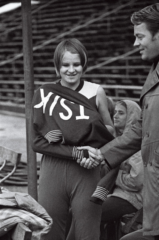 Tõkkejooksja Saima Tiik ja tema treener Vello Varik.