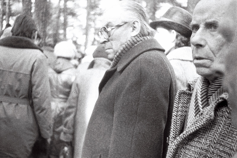 Haridustegelane Ferdinand Eisen kirjanik Paul Rummo matusetalitusel Metsakalmistul.