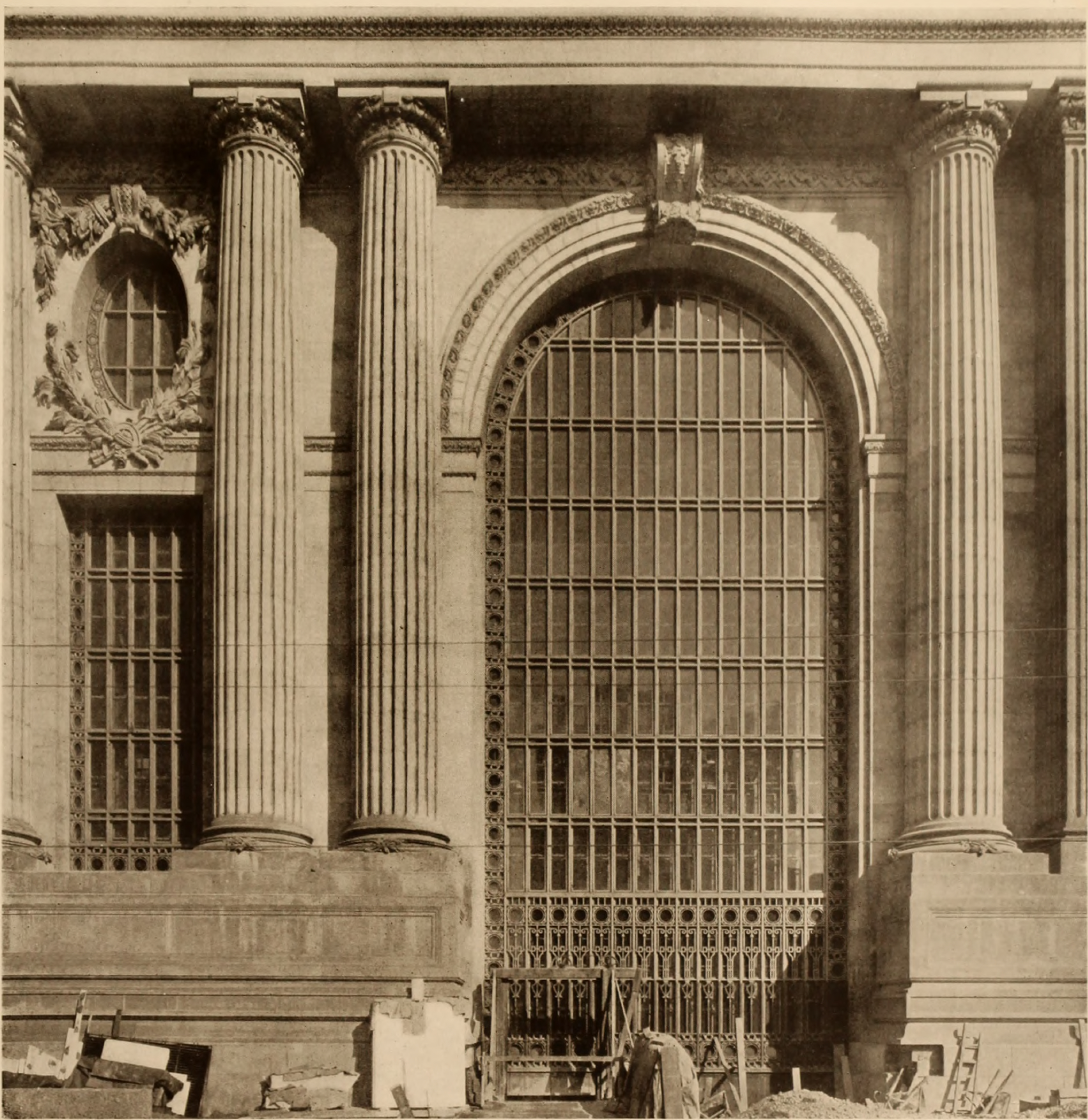 Grand Central, 1913 01 - Views of Grand Central Terminal in its first year.