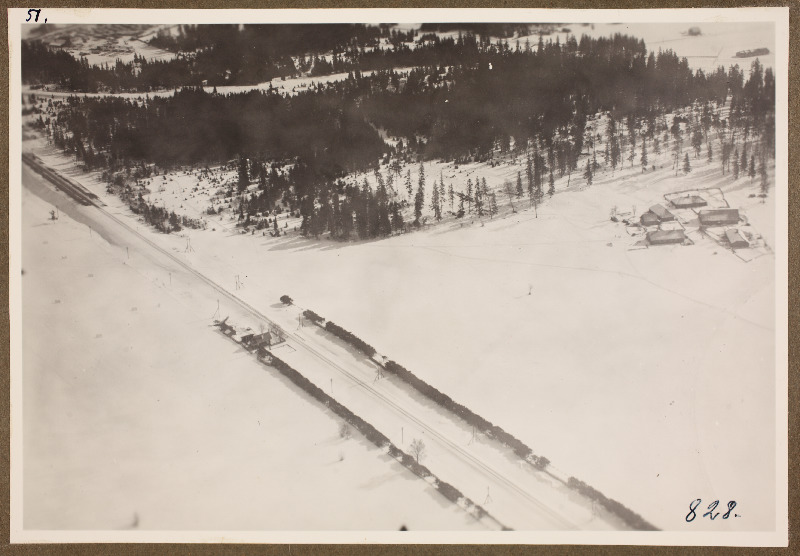 Vaade õhust lumisele maastikule; foto 1. Lennuväedivisjoni fotopositiivide kogust