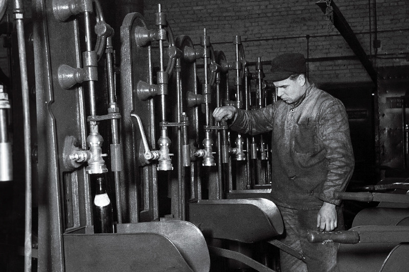 ETKVL-i Kaubandusliku Inventari Tehase montaažilukksepp E. Reinverk.