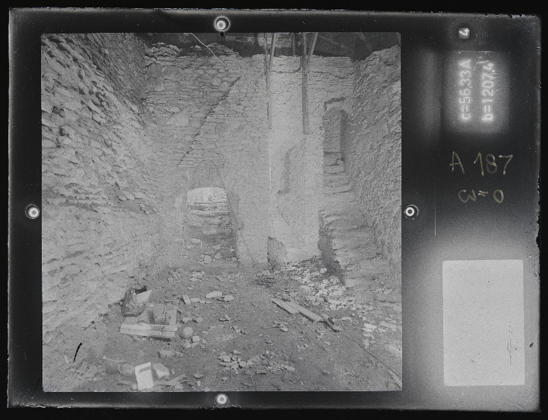 Rakvere, Rakvere linnusevaremed. Rakvere linnuse varemed vallikraaviga. Rakvere linnuse stereofotogramm-meetriline mõõdistamine.