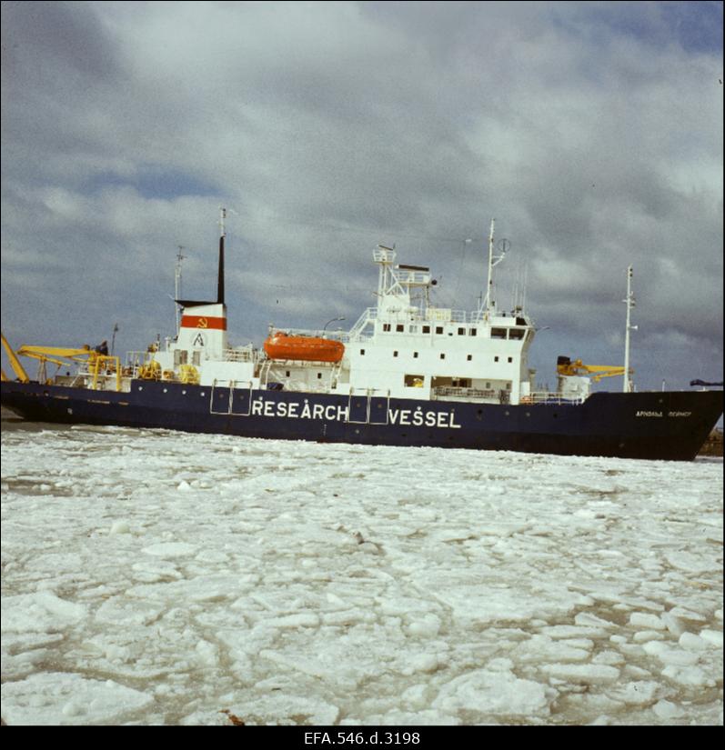 Teaduste Akadeemia uurimislaev Arnold Veimer.