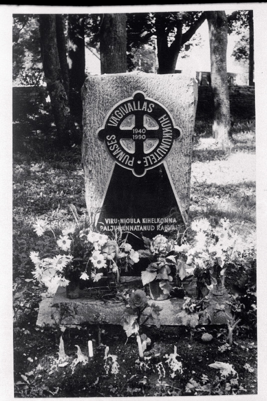 Punases vägivallas hukkunute mälestusmärk Viru-Nigulas.