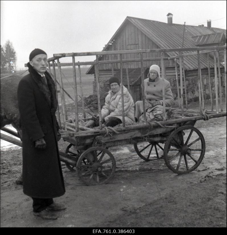 Filmi "Äratus" filmimine. Sulev Luik Linnamehe osas. Mati Klooren Richardi Sassi osas. Kaljo Kiisk Mõistuse Jaani osas.