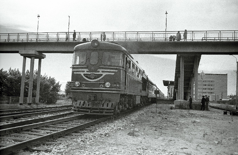 Diiselveduriga TEP60 veetav rong Ülemiste jaamas.