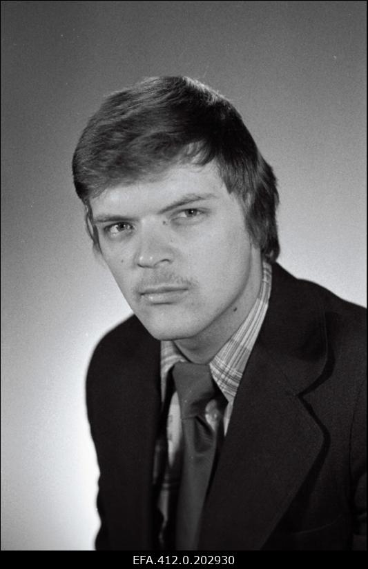 Tallinna Riikliku Konservatooriumi lavakunsti kateedri IX lend: näitleja Villu Tari.