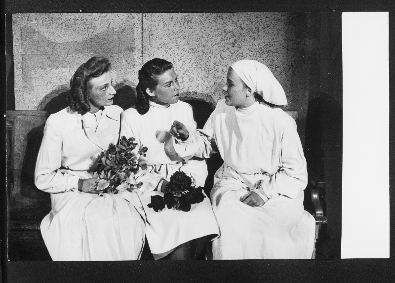 Stseen lavastusest Kaotatud kodu Riikliku Teatriinstituudi üliõpilaste esituses.