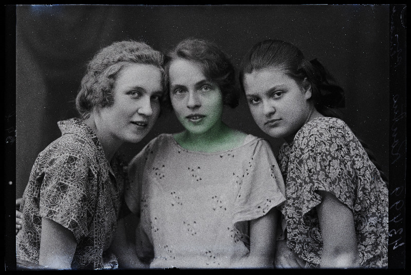 Grupp naisi, (foto tellija Kontus).