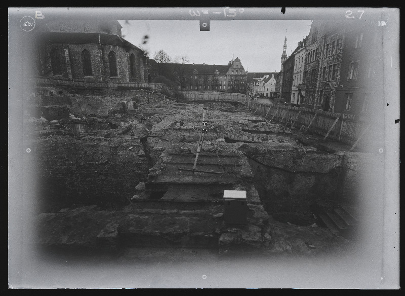 Tallinn. Kvartal nr 37. Ehitusarheoloogia. Harju tänava stereofotogramm-meetriline mõõdistamine.