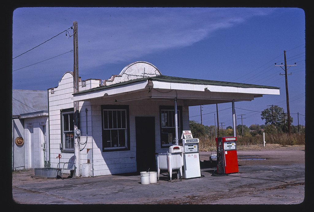 Conoco gas station, Main Street, Arlington, Kansas (LOC)