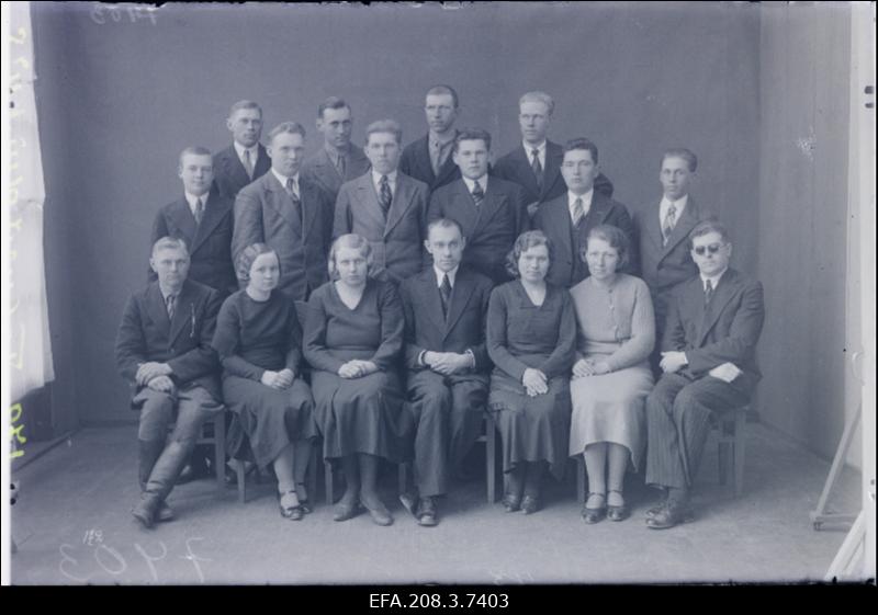 Grupp Talu raamatupidamise kursusest osavõtjaid.