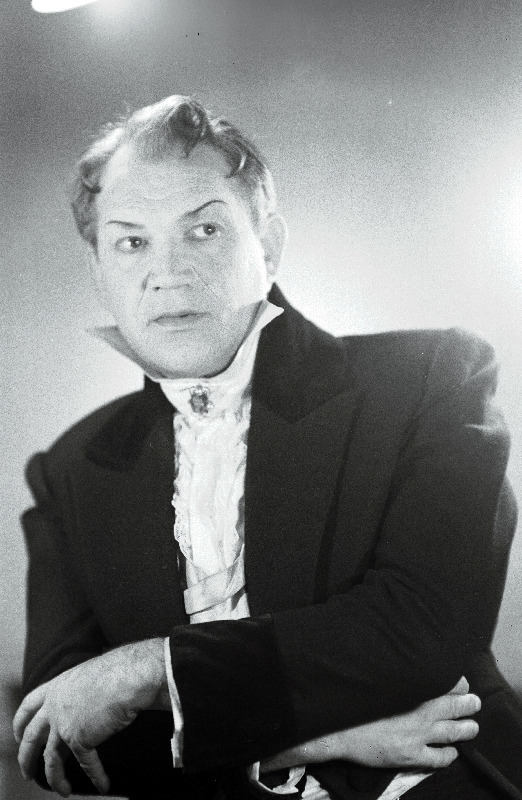 V. Kingissepa nimelise Tallinna Riikliku Draamateatri näitleja Kaarel Karm Arbenini osatäitjana M. Lermontovi draamas Maskeraad.