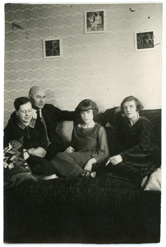 Johannes Vares ja Emilie Vares külalistega