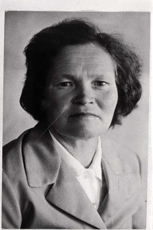 Vaiksalu, Laine Augusti tütar- lüpsja Rakvere rajooni Triigi sovhoosis, sotsialistliku töö kangelane 1965. aastast.