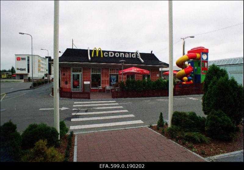 Kiirtoiduketi McDonalds hoone Turu tänavas.