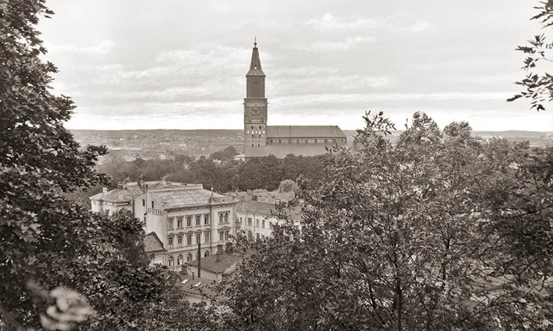 Turun tuomiokirkko Vartiovuorelta kuvattuna; ulkokuva