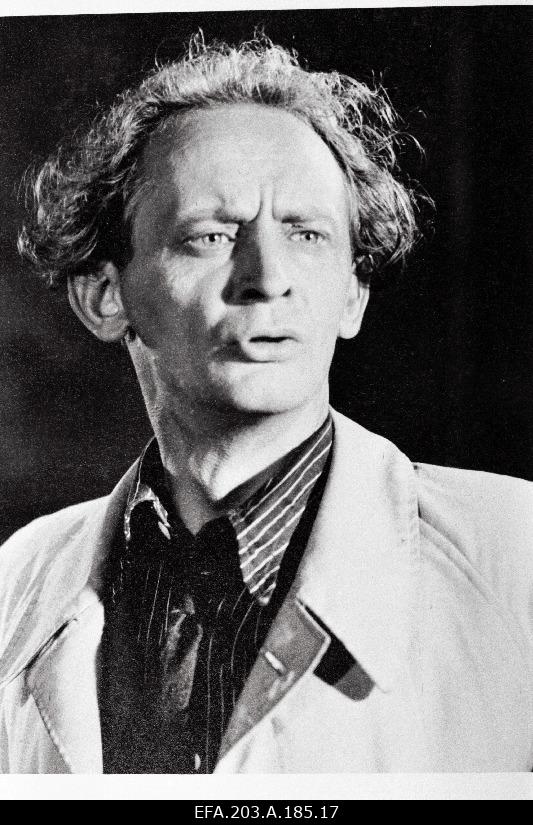 J. Järvet mehe osas hanedega filmistuudio Tallinnfilm mängufilmis Raudteejaamas Vaikne.