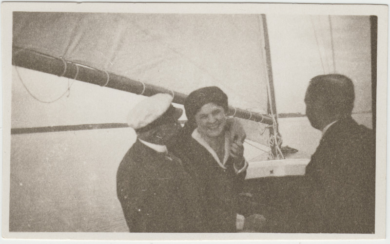 Tuvastamata seltskond [Eduard Virgo tuttavad või sugulased?] purjelaevaga merel