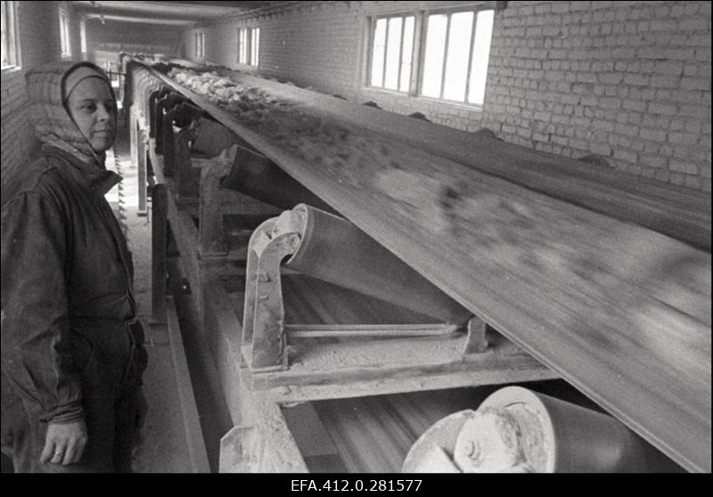 Kunda Tsemenditehase tooraine ja eterniiditsehhis. Vaateid tehasele ja Kundale