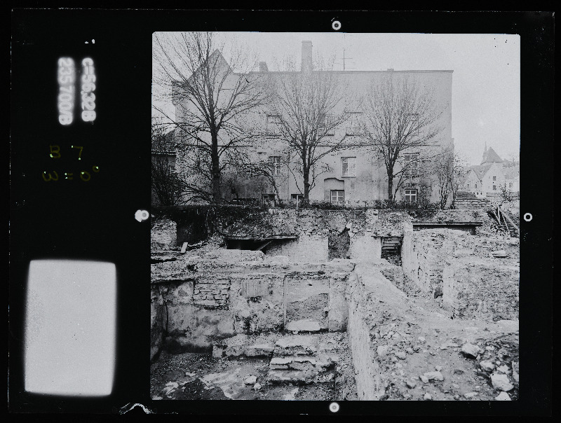 Tallinn. Kvartal nr 37. Ehitusarheoloogia. Harju tänava stereofotogramm-meetriline mõõdistamine.