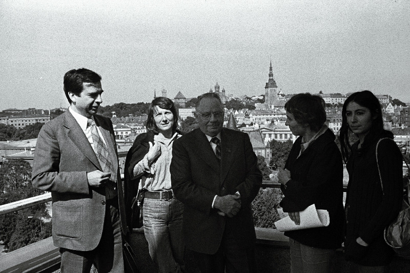 Prantsusmaa Kommunistliku Partei naiste delegatsiooni liikmed vastuvõtul EKP Keskkomitees. Keskel EKP Keskkomitee esimene sekretär J. Käbin.