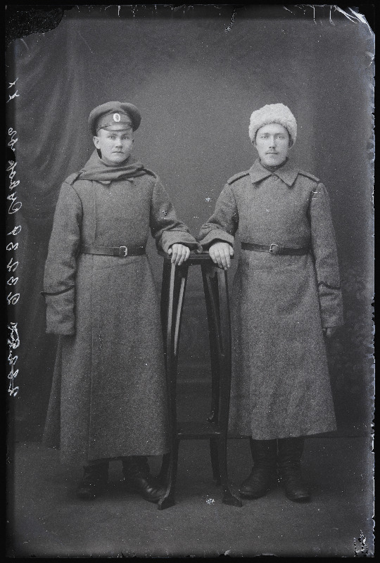 Kaks sõjaväelast, (foto tellija Suworoff [Suvorov]).