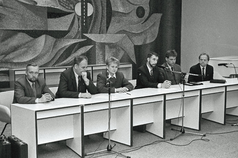 ESTO'92 korraldajate pressikonverentsil.