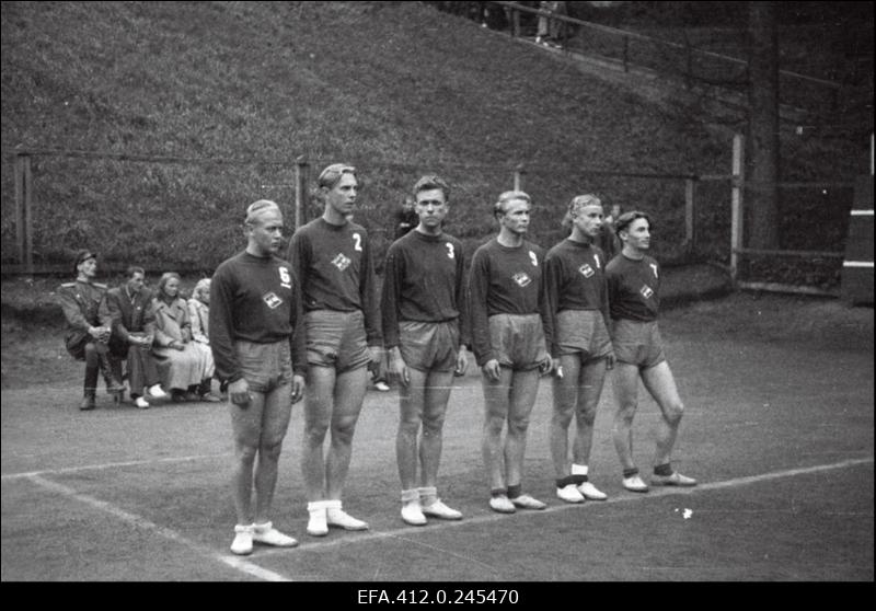 ENSV 1952. a I grupi esivõistlused võrkpallis ÜSK tenniseväljakul Toomel.