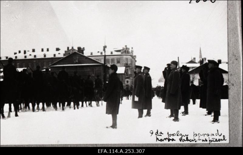 Vabadussõda. 4.Jalaväepolgu ratsaluurajate komando linna vabastamise 1.aastapäeva paraadil.
