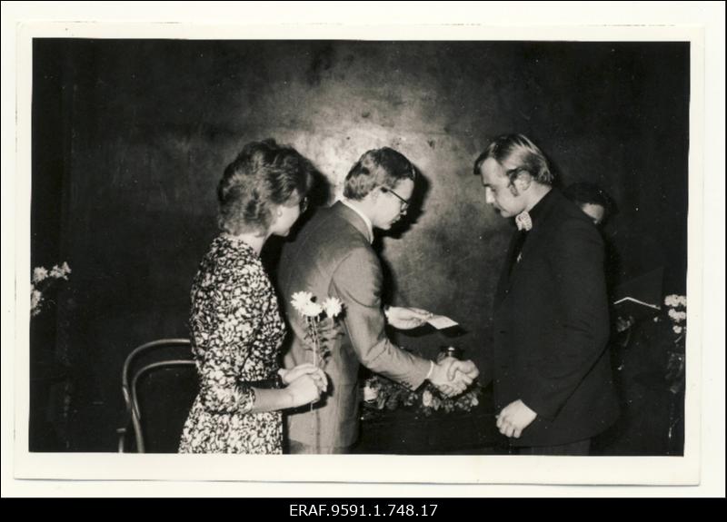 EÜE-83. EÜE 20. aastapäeva pidulik lõpetamine Vanemuise teatris Tartus I