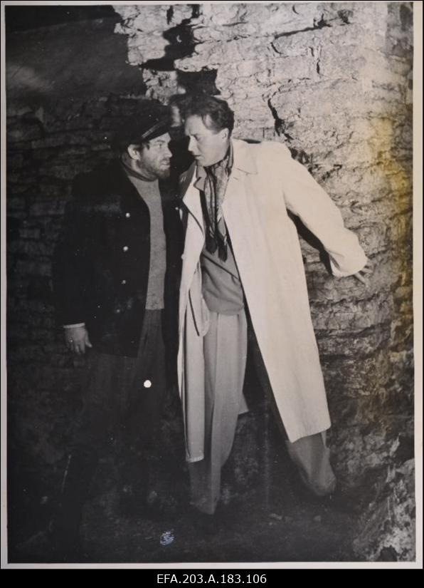 Kaader filmistuudio Tallinnfilm mängufilmist Jahid merel, vasakult: Peeter - K. Karm, Paul - O. Eskola.