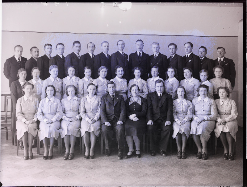 Grupp Eesti Punase Risti laulukoori  liikmeid.