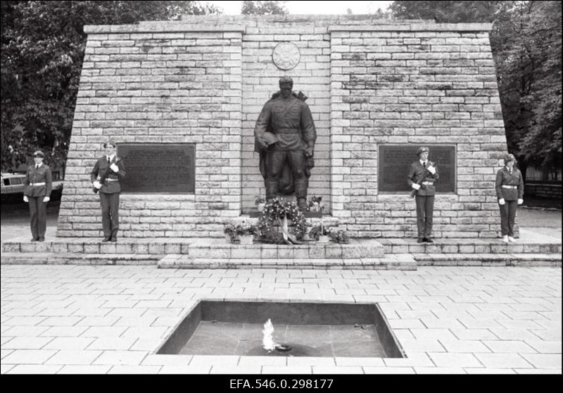 Monument Tõnismäel.