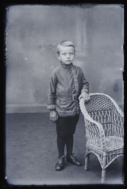 Väike poiss, (foto tellija Kolk).