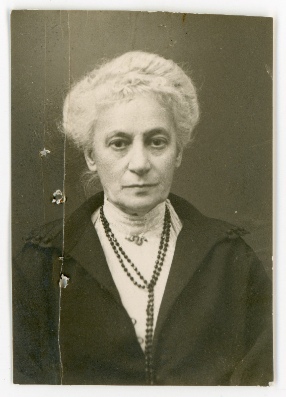 Johanna Ivani t Engelmann, sünd 04.05.1856. Portreefoto