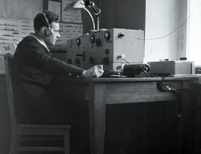 Kožernikov lühilaine saatja juures.