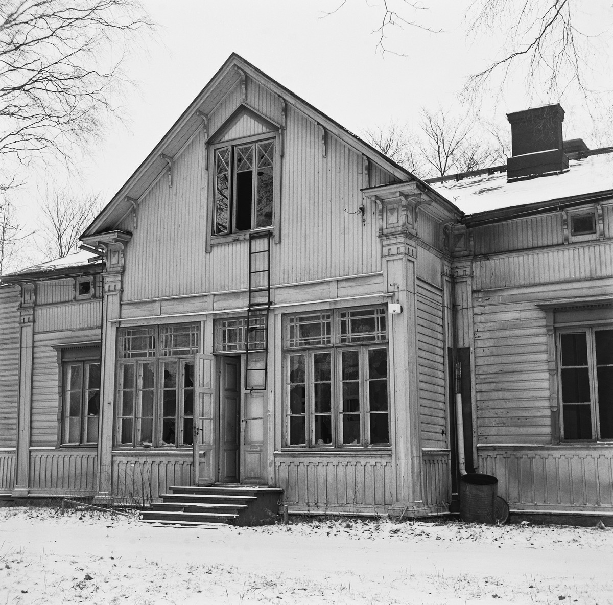 Puuhuvila Maaherrantie 37:ssä, Veräjämäessä