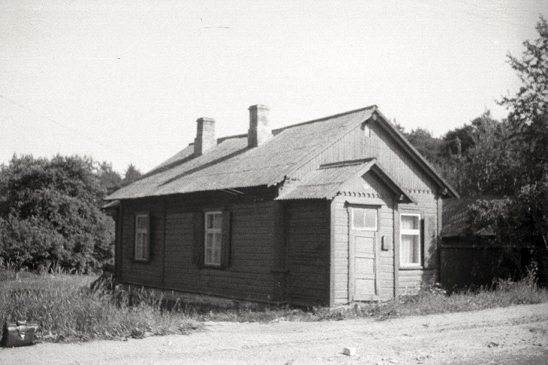 Metsavahimaja Järvel Pärnu mnt 143.