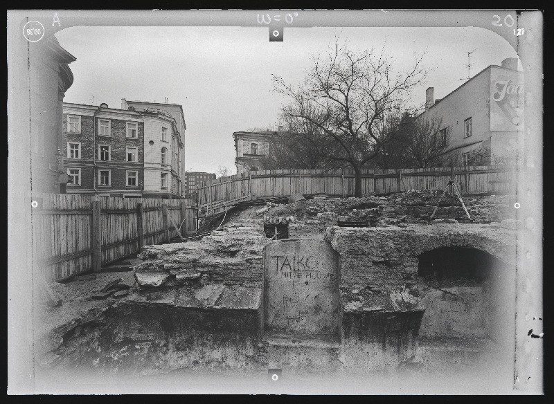 Tallinn. Kvartal nr 37. Ehitusarheoloogia. Harju tänava stereofotogramm-meetriline mõõdistamine.