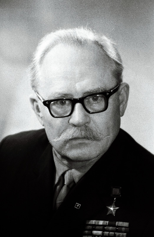 Puusepp, Endel - Eesti NSV Ülemnõukogu kaheksanda koosseisu saadik, Eesti NSV sotsiaalkindlustuse minister.
