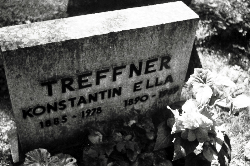 Pedagoogi ja koolitegelase Konstantin Treffneri hauakivi Pärnamäe kalmistul.