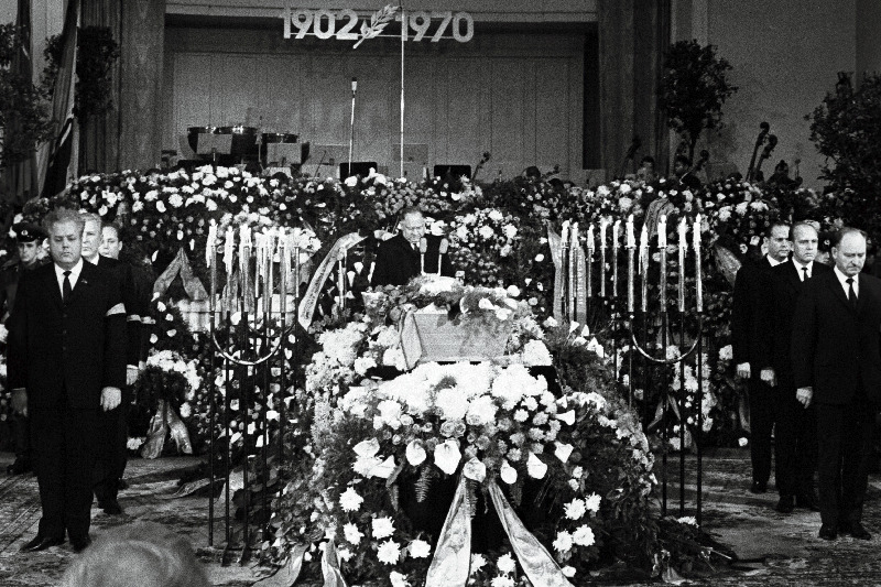 Eesti NSV Ülemnõukogu Presiidiumi esimehe Aleksei Müürisepa matusetalitus "Estonia" kontserdisaalis.