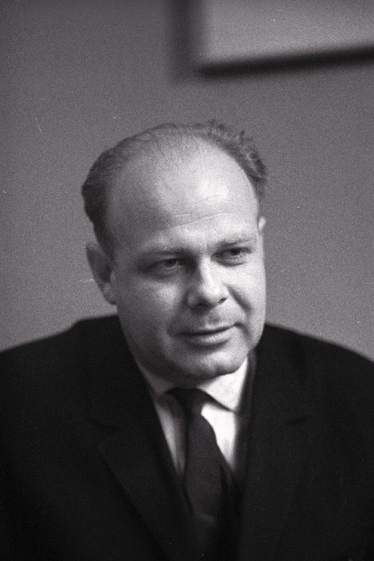 Kirjanik Einar Maasik.